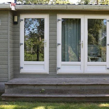 Een Chalet Met Prive Sauna En Tuin Villa Tzummarum ภายนอก รูปภาพ
